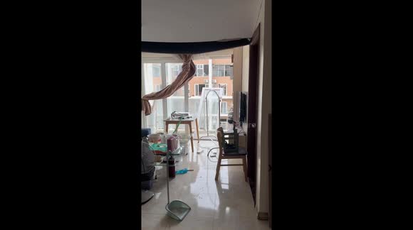 Vì sao mặt dựng lại nứt sau gió bão? Góc nhìn kỹ thuật 3 Broken building windows